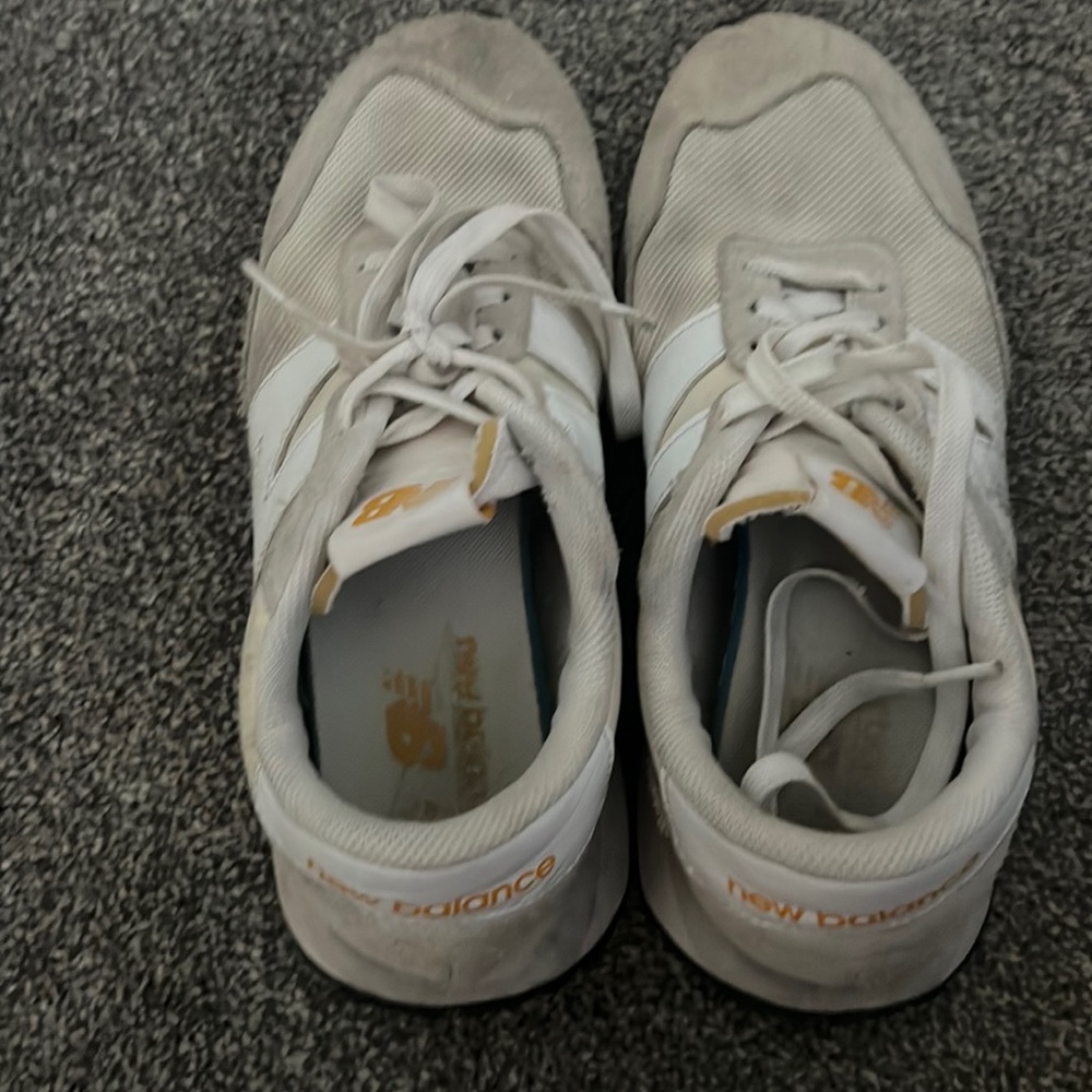 Size 9 new balance shoes in good used condition